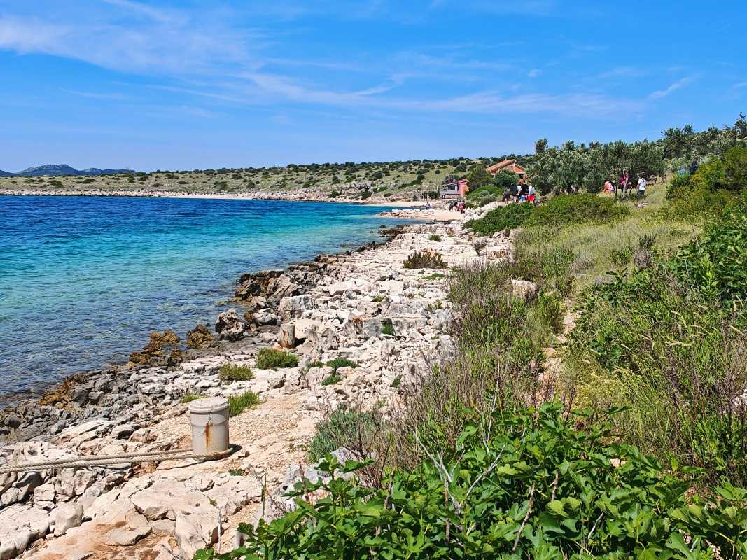 11:50, Ostrov Lavdara - zastávka na kúpanie