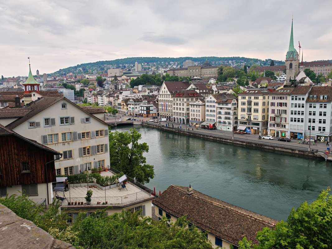 Výhľad z Lindenhofu na Zürich a rieku Limmat