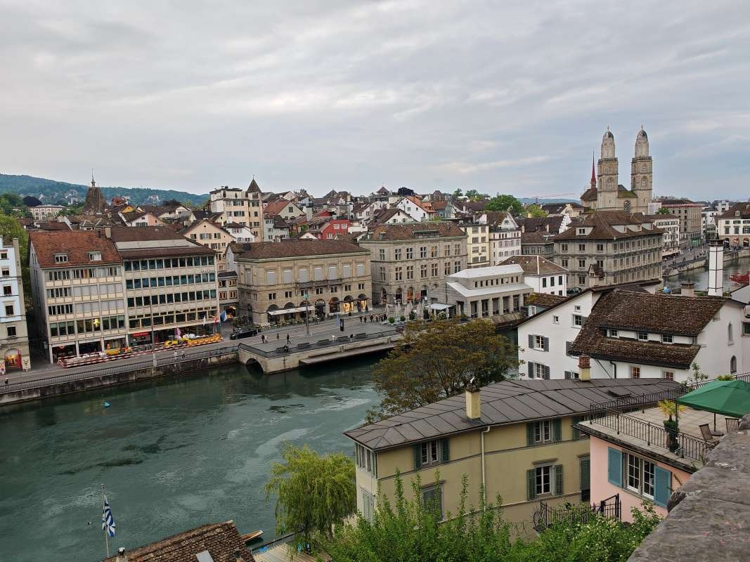 Výhľad z Lindenhofu na Zürich a rieku Limmat