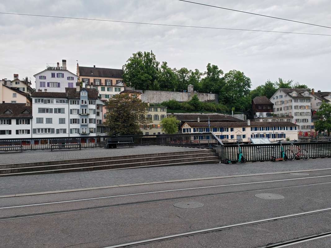 Lindenhof z opačnej strany Limmatu