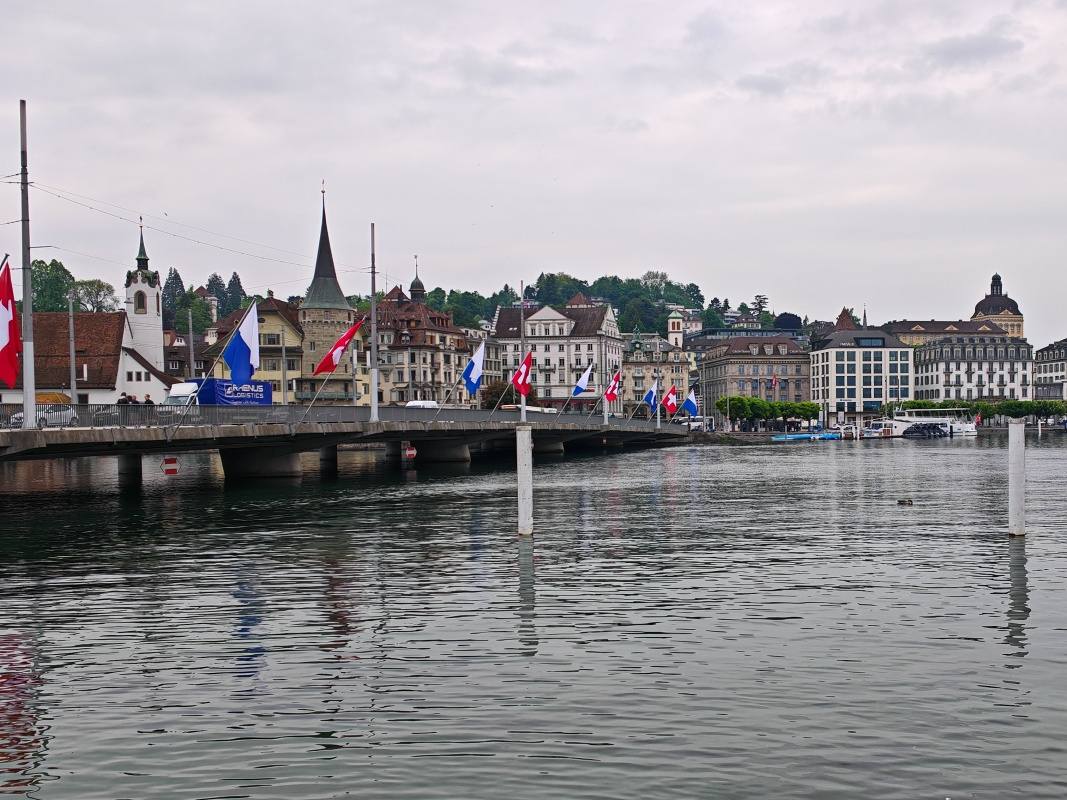 Most ponad rieku Reuss a začiatok Luzernského jazera