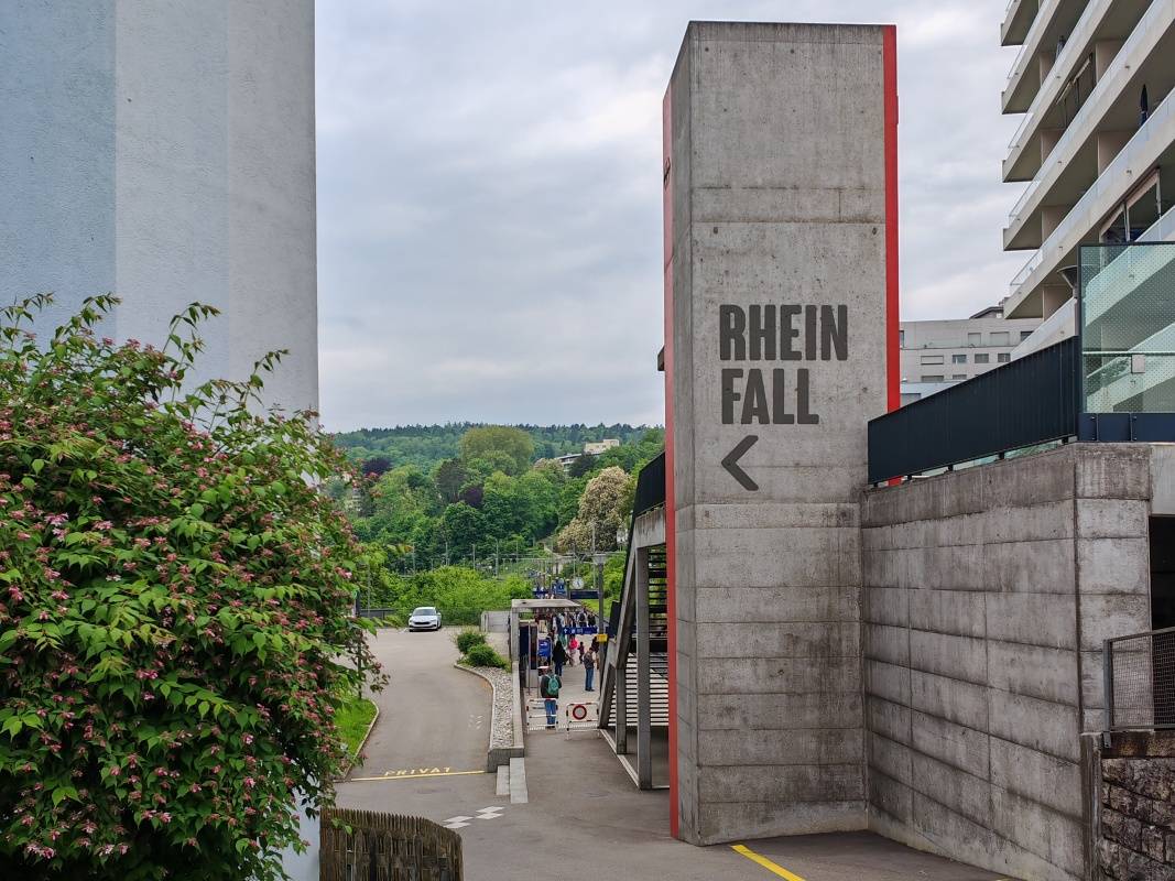 Vystupujeme pri Rýnskych vodopádoch