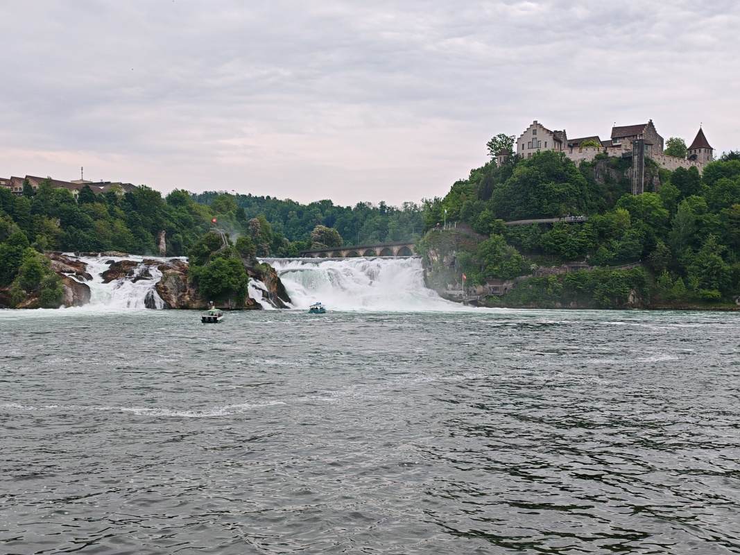 Rýnske vodopády a zámok Laufen