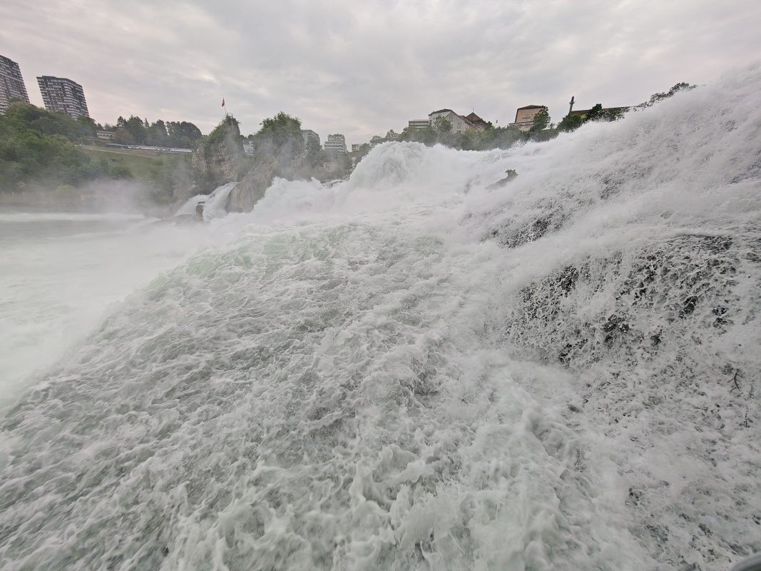 Rýnske vodopády - zboku