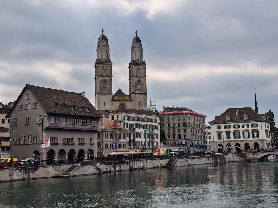 Grossmünster z mosta