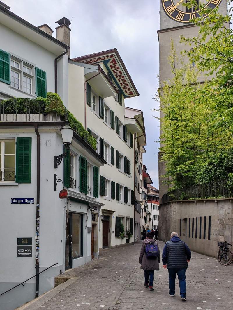 Okolo St. Peter Kirche k Fraumünster