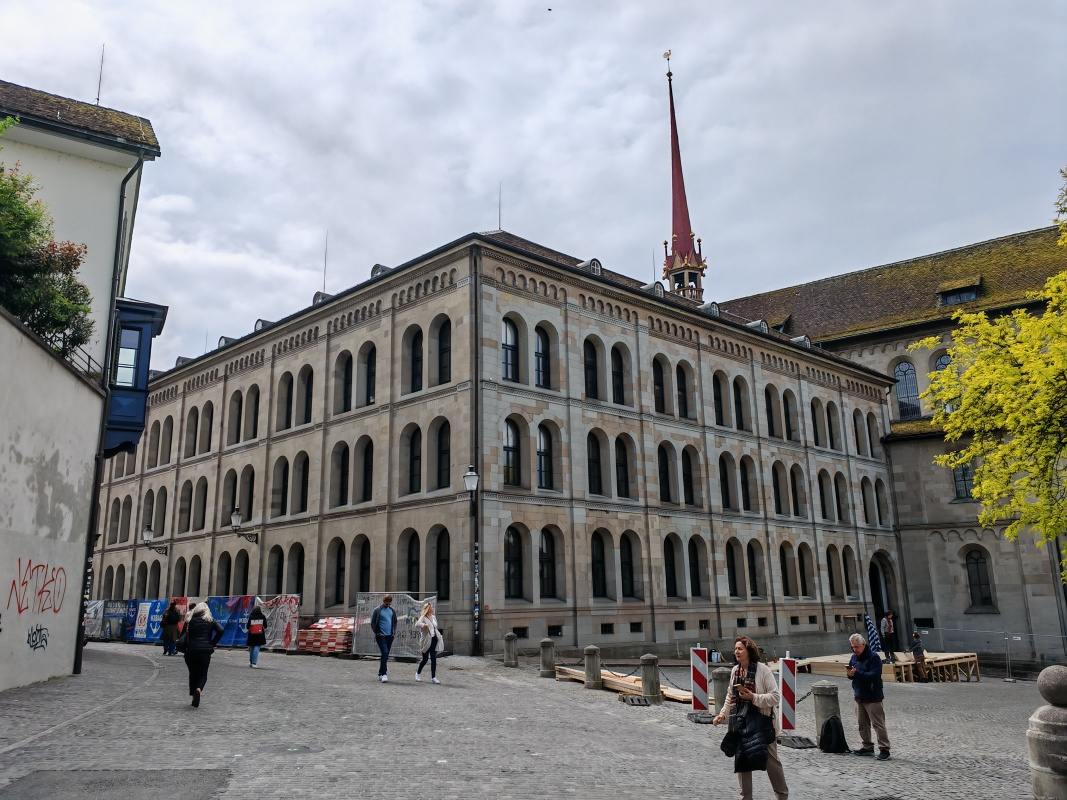 Teologická fakulta Zürišskej univerzity pri Grossmünster, kedysi kláštor