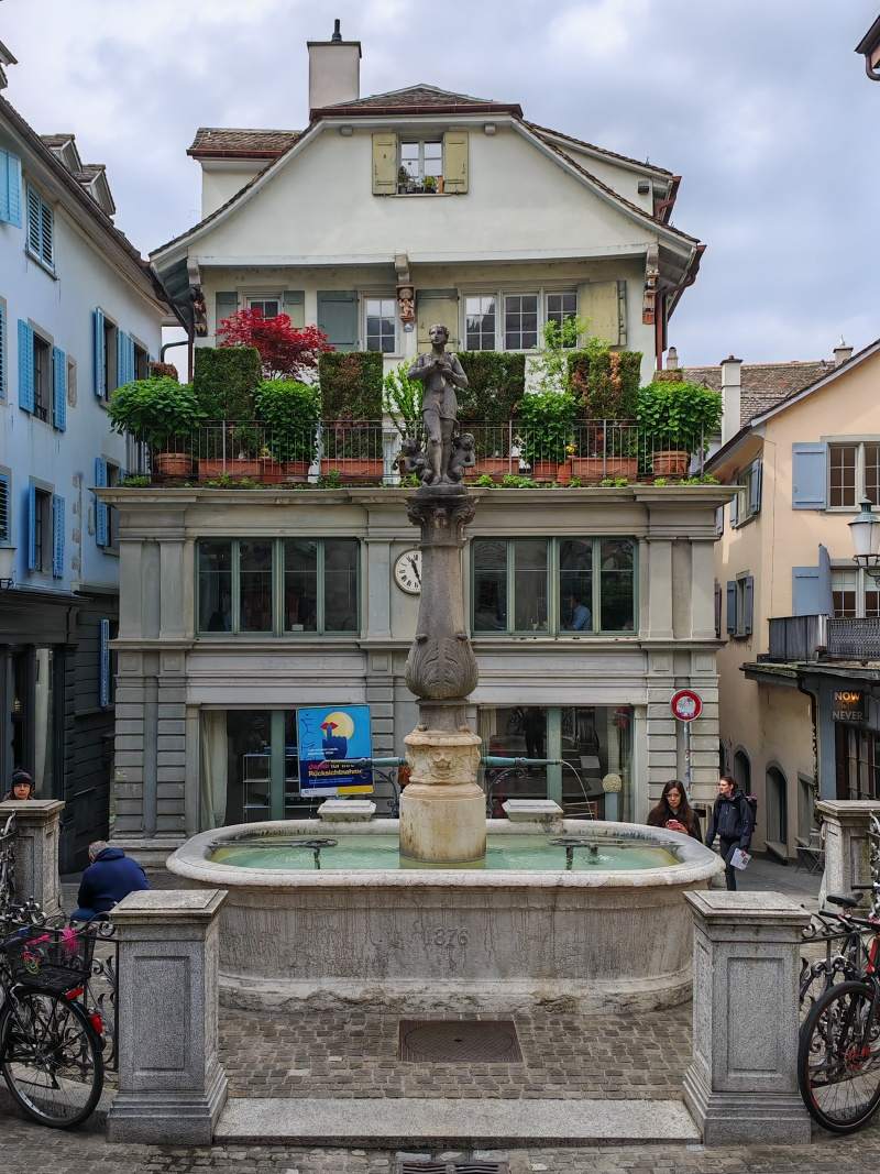 Renesančná fontána Napfbrunnen