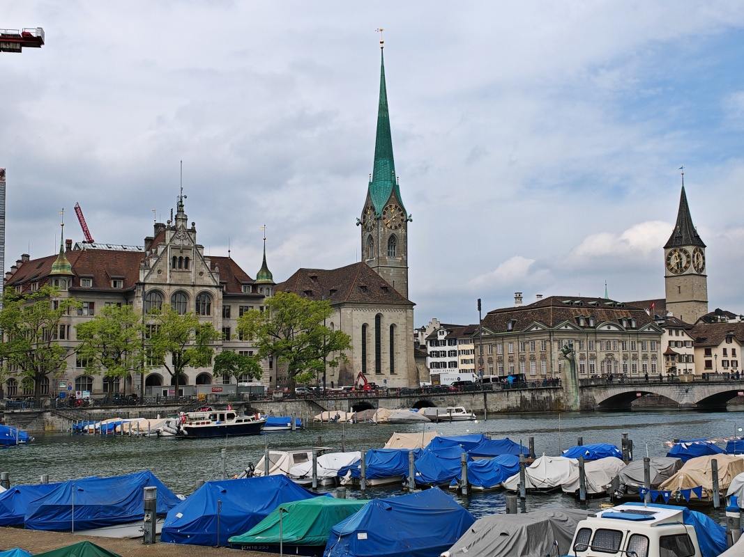 Limmat, Fraumünster a St. Peter Kirche