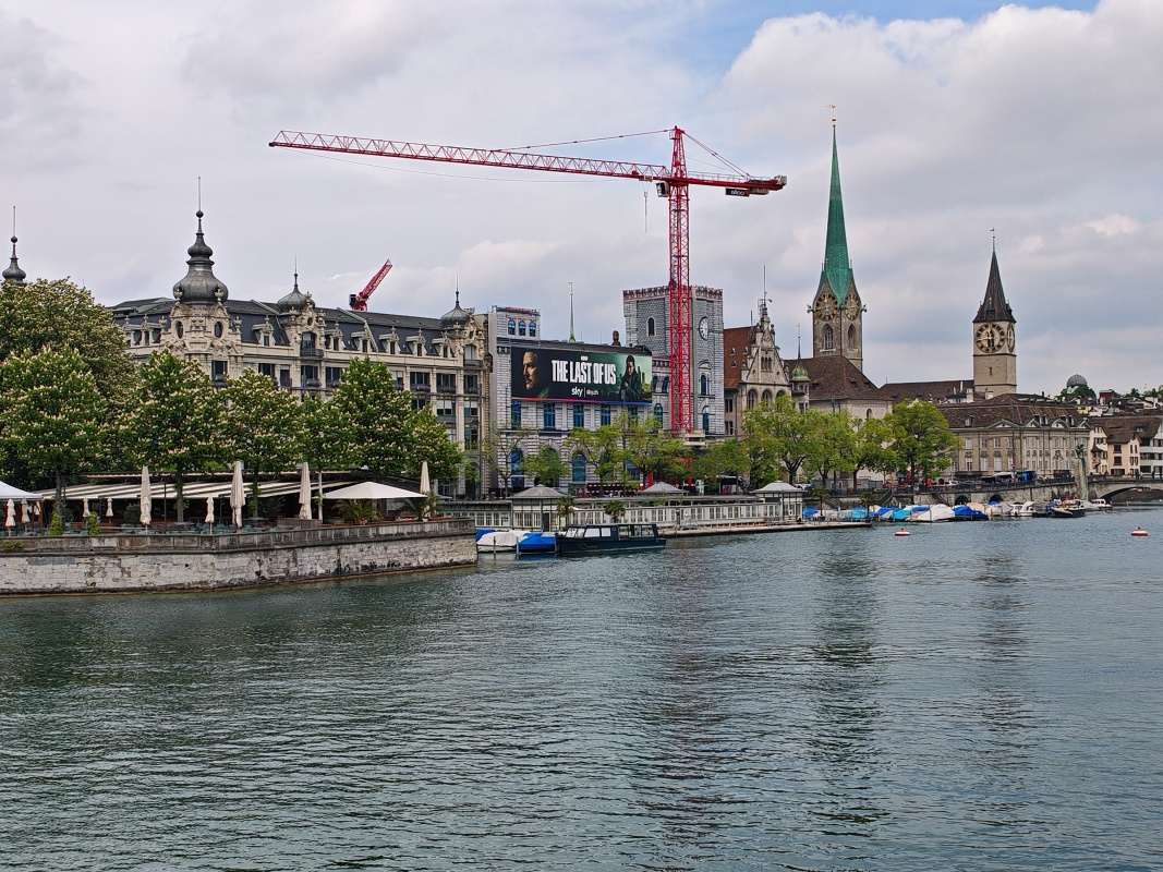 Limmat, Fraumünster a St. Peter Kirche