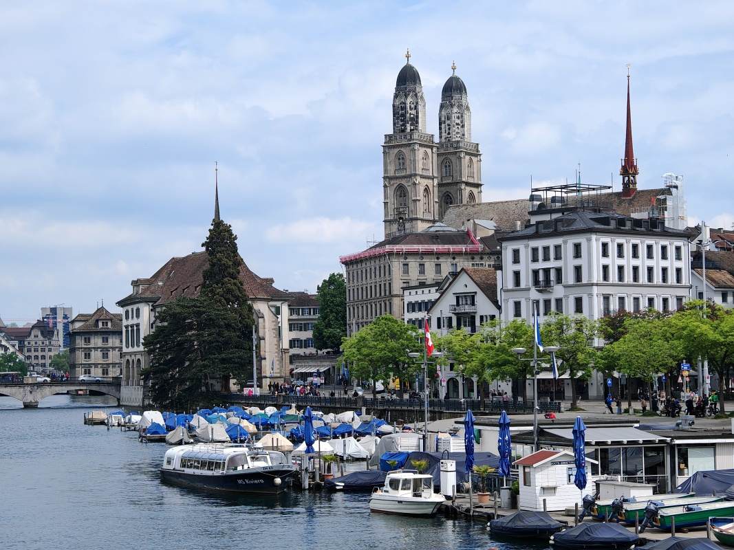 Grossmünster z Quaibrücke