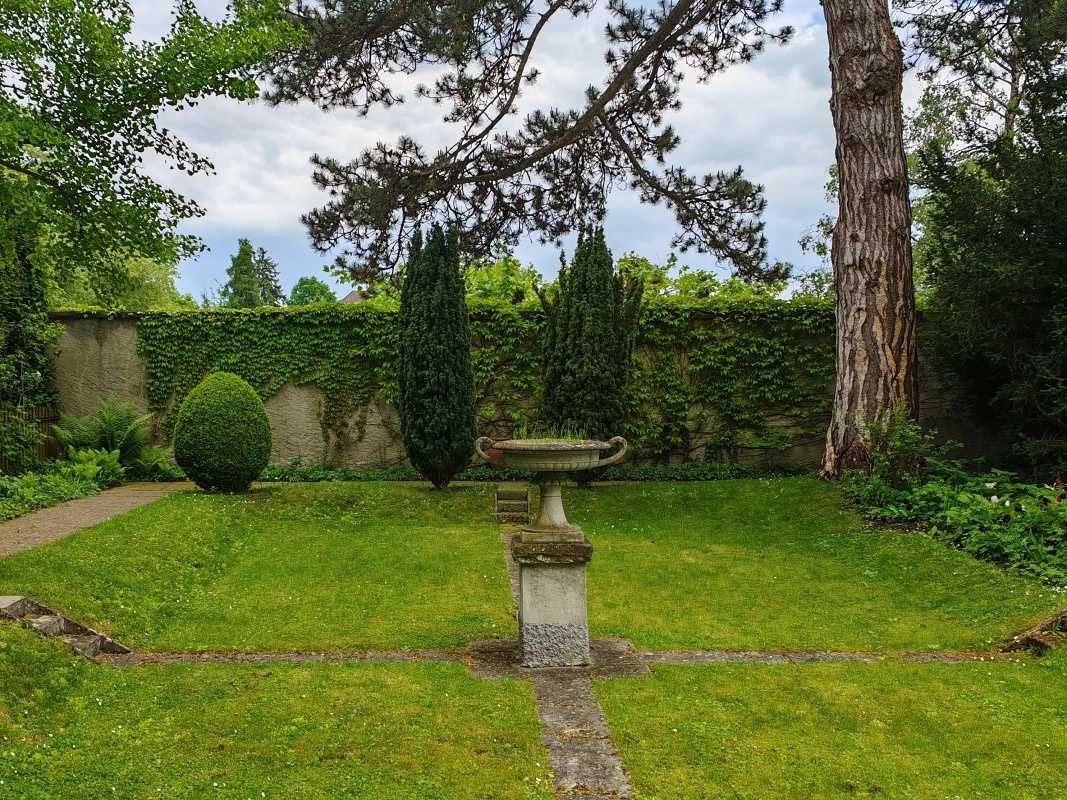 Dom C. G. Junga - záhrada