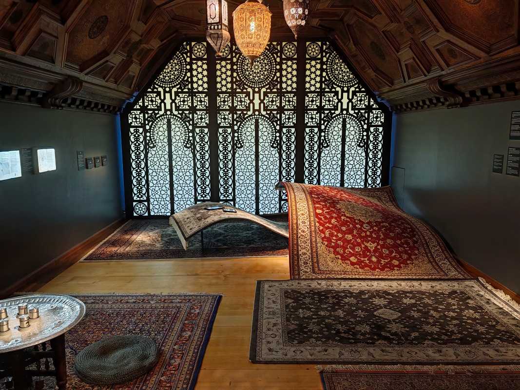 Landesmuseum - marocká izba s lietajúcim kobercom